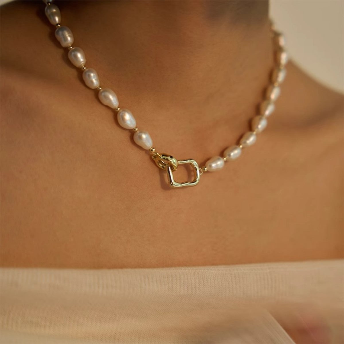 Baroque pearl necklace for women clavicle; Baroque pearl choker for women