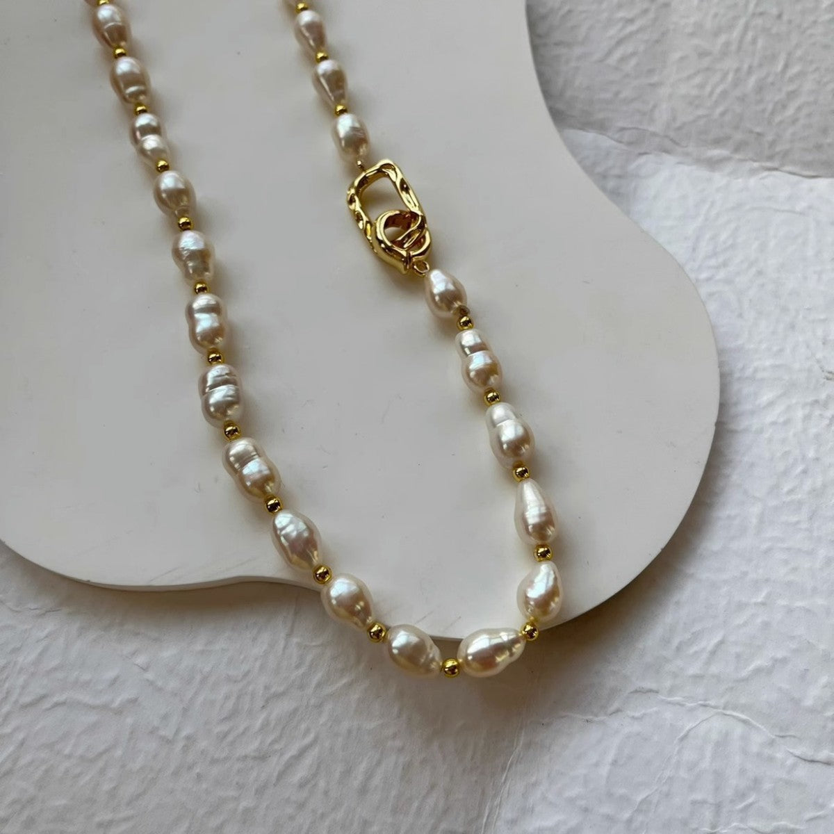 Baroque pearl necklace for women clavicle; Baroque pearl choker for women